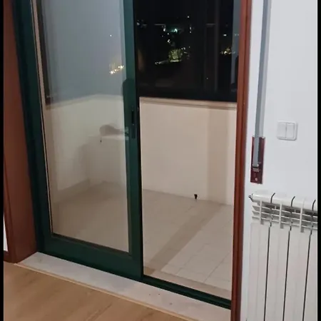 De Solteiro Com Varanda Em